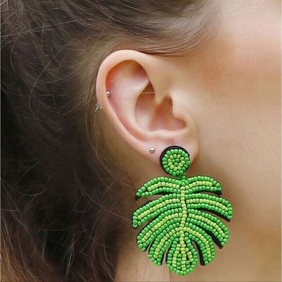 BRAND NEW C&C CALIFORNIA HAND BEADED WOMEN"S  FLOWERS PATTERN DESIGN EAR… - Picture 10 of 10